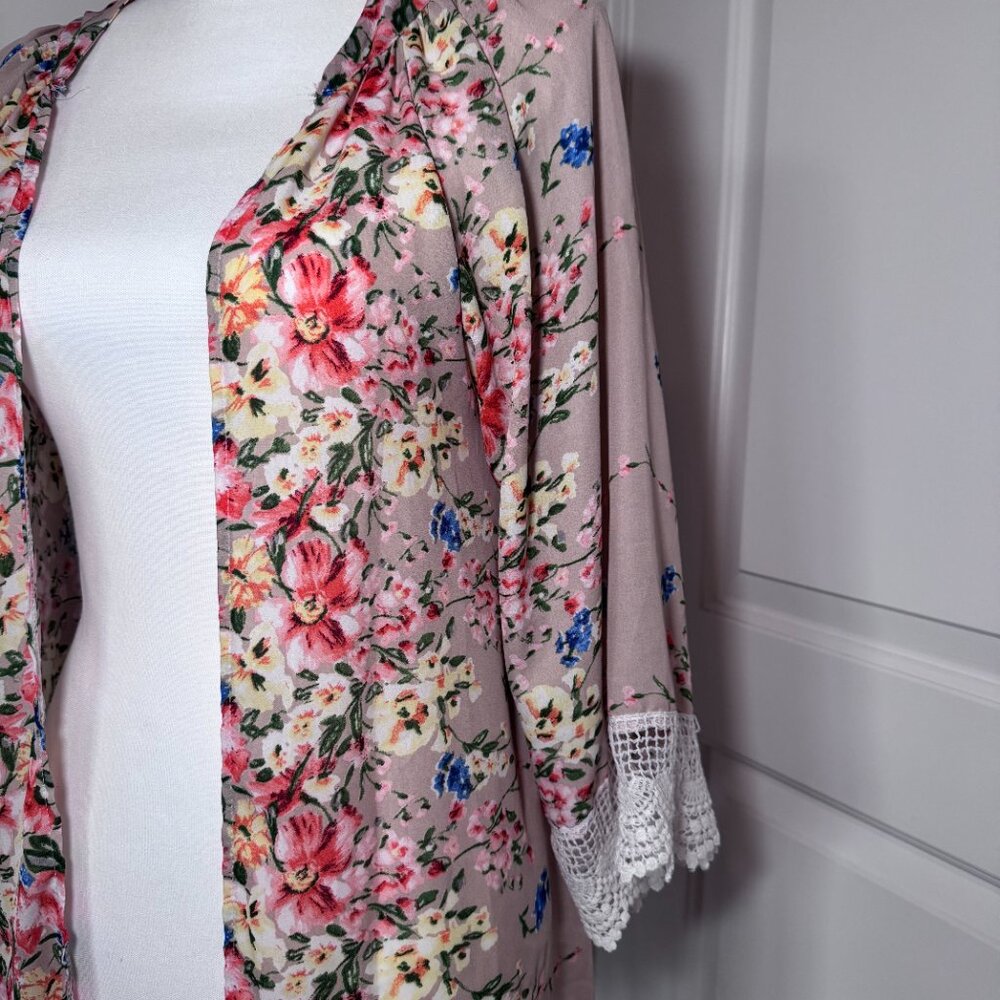 Kimono Style Floral Top with Lace, Size Small - Picture 4 of 9